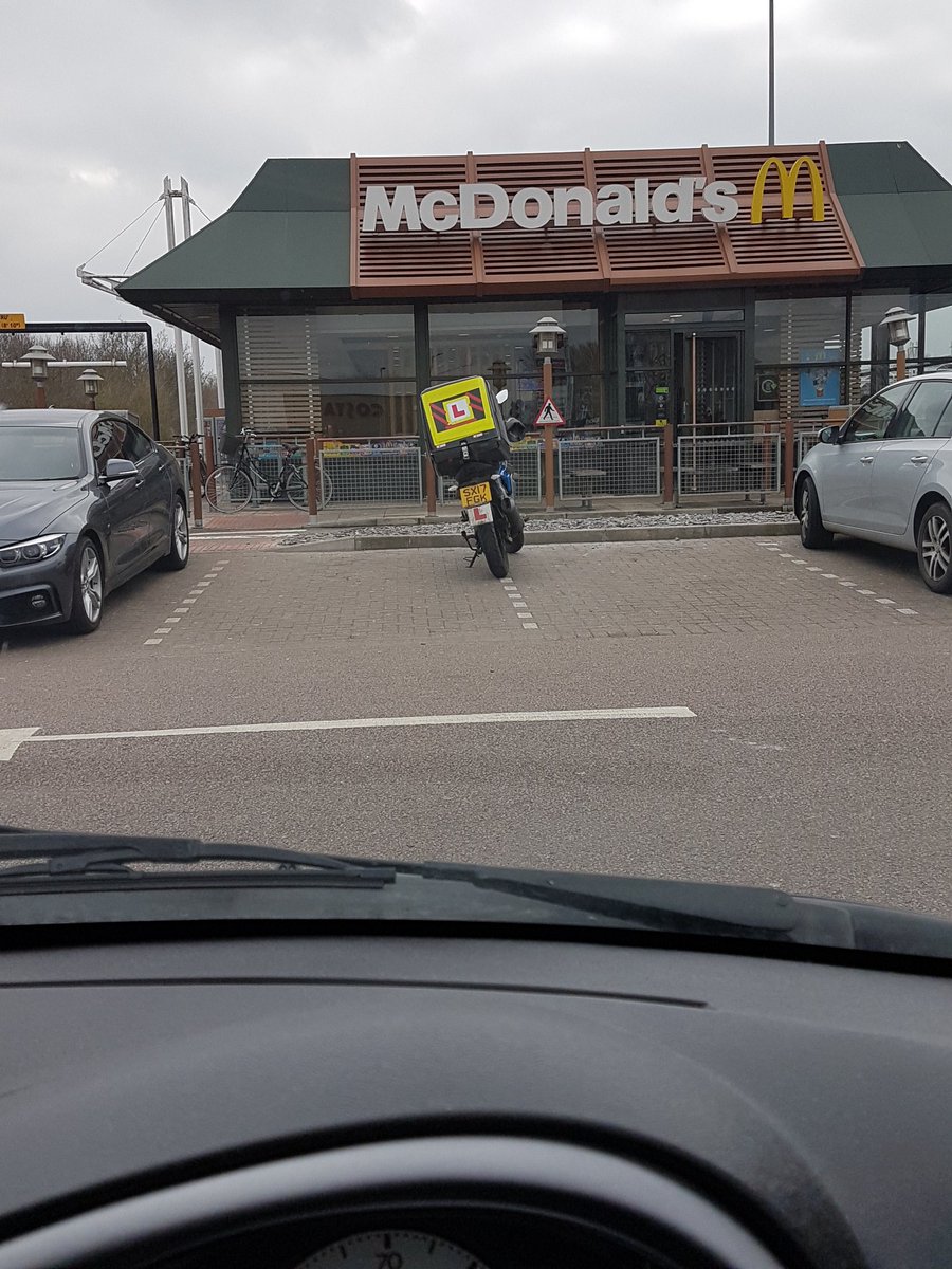 Tech2Eng's tweet image. Lost for words @Parklikeatwatuk @parklikeidiot @Parking_Idiots