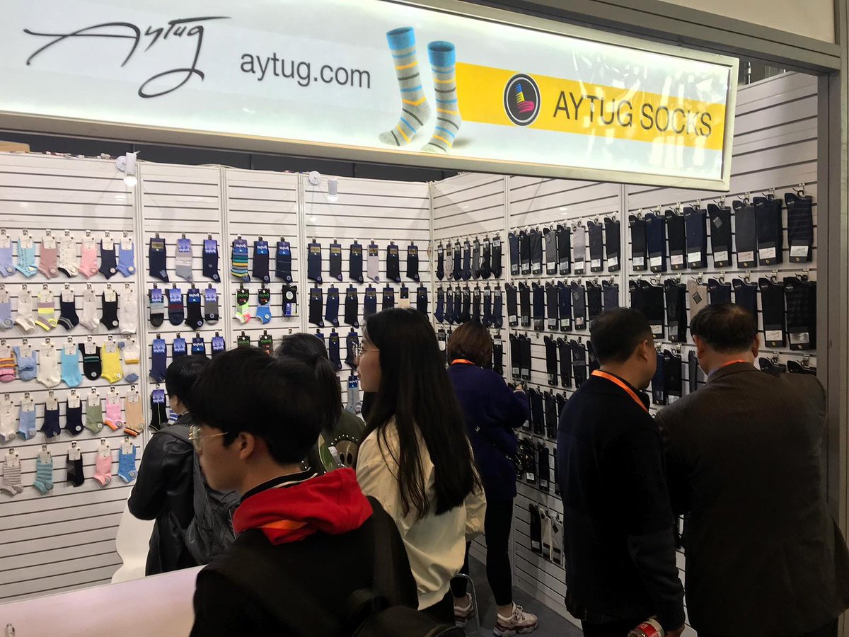 aytugonline's tweet photo. Dünyanın en büyük sektörel fuarı CHPE Shanghai'da Aytuğ standına yoğun ilgi gösterildi. #chpeshanghai #shanghai #shanghaiexpo #socksfair #corapfuari #aytuğ #corap #socks #socken #happysocks #falkesocks #burlingtonsocks #socks #toptançorapfiyatları #toptancorap #sokken #fashion https://t.co/kL6S2SKVy3