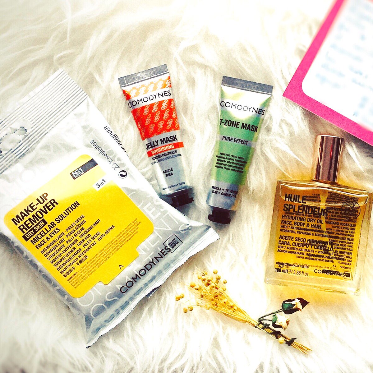 Leni_Alba's tweet photo. Doy la bienvenida a la 💐#primavera💐 con mi pack de @Comodynes_Es 💐😍👍🏼 Más info, la próxima semana en mi #Blog 🌼🌼😊 #lenialba #blogger #comodynes #BeautyMadeSimple #felizdia #ComodynesGang #weekend https://t.co/4tyU7r6hnO