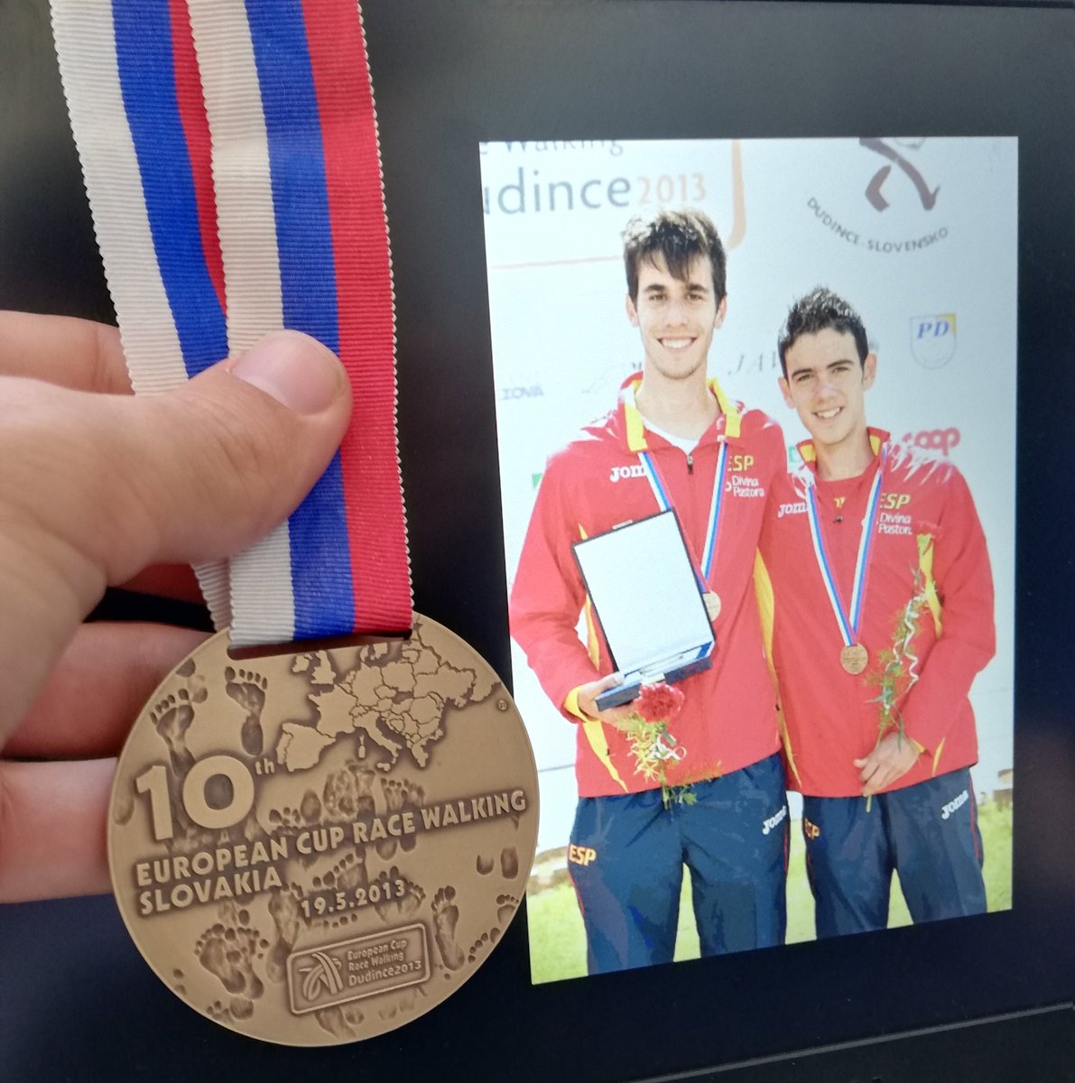 Seleccionado oficialmente para representar a 🇪🇸 en la Copa de Europa de Marcha, en Alytus, (Lituania).
Una prueba que me trae buenos recuerdos: mi primera competición internacional y mi primera medalla por equipos...
Eso sí, llegué muerto 🤣