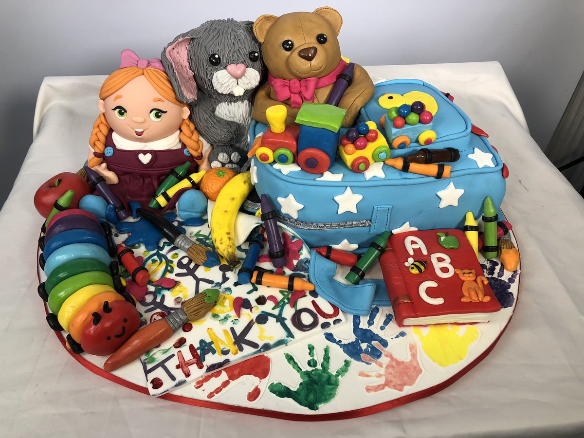 Teddies, trains, toys and messy play were the themes for today’s cake for Little Stars Nursery to celebrate their 5 year anniversary! I think it’s hopefully been destroyed by 3 year olds now 😂❤️