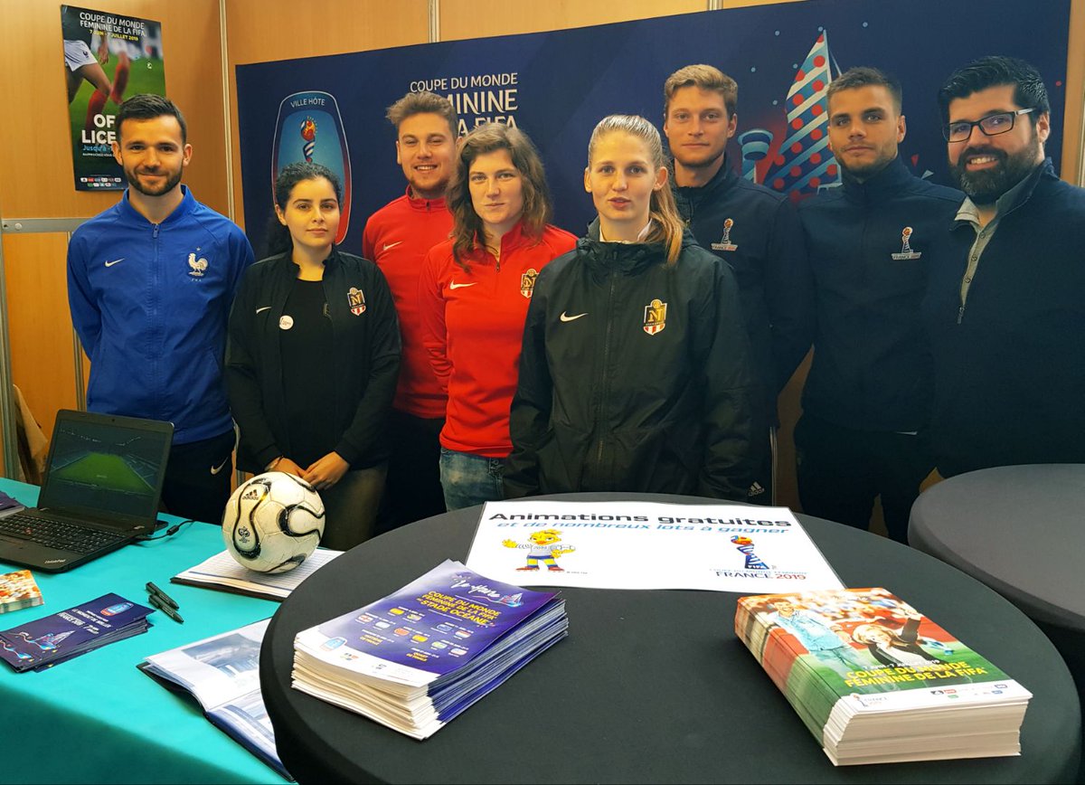 LFNofficiel's tweet photo. On vous attend nombreux à la @Foirerouen, La @LFNofficiel y sera jusqu'à dimanche pour la promotion de @FIFAWWC. Surprise demain, nous accueillerons Ettie 🐥.
#Ettie #DareToShine  #lemomentdebriller https://t.co/3LhmEQVE0f