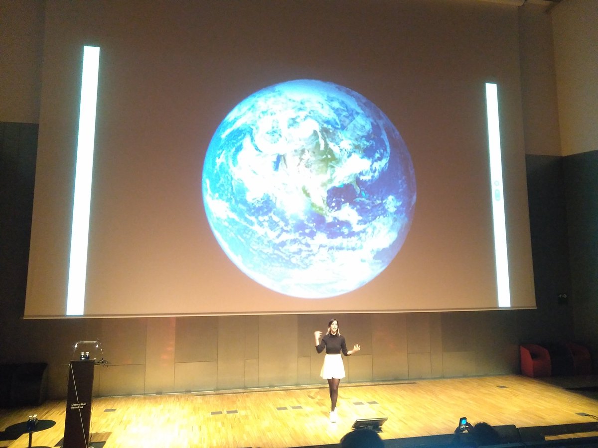 maraka_koop's tweet photo. Ha sido genial escuchar a @moonribas en #DesignBeyondTechnology 

Chips
Arte cyborg
Dos latidos 
Percusión sísmica
⚡😍
... https://t.co/ttygs2HOOC