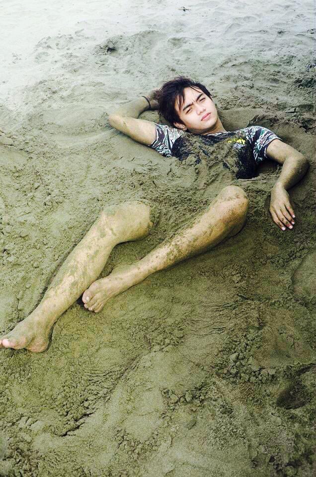 JerckBryanzo's tweet photo. Why not start your summer with a #BitchPose No. i mean #BeachPose π #Summer take me to the beach please. π https://t.co/SkI3WJMhSh