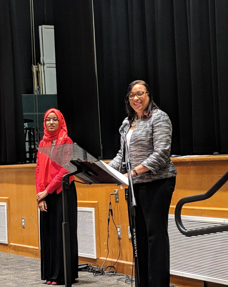 hansololee01's tweet photo. @nhs_njhs announces the National Winner for the NHS Scholarship with @nassppresident presenting! Congratulations Aisho Ali! @SWCSD #FranklinHeightsHigh https://t.co/ogzoUAx7k8