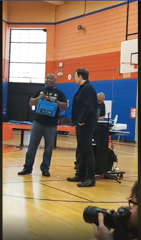 Kajeet's tweet photo. Kajeet was at @FlintSchools today to provide the technology needed to close the #HomeworkGap and bridge the #digitaldivide in #Flint #Chromebooks #smartspots https://t.co/3EOyFBHPkH https://t.co/1d2MhSQCMS