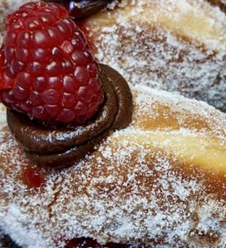 Shelforddeli's tweet photo. Chocolate & Raspberry doughnuts today filled with chocolate ganache and tart raspberry coulis #lipsmackinglygood #shelforddeli #delidoughnuts #directtrade https://t.co/V3RWGWIbQ7