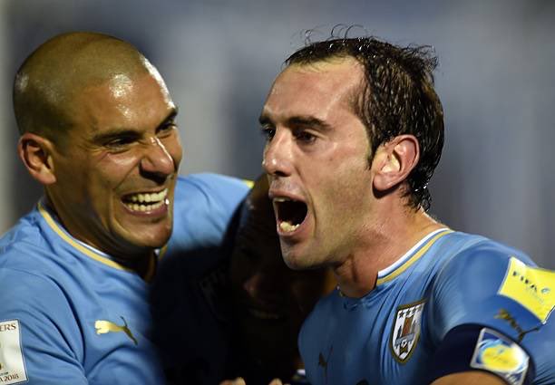 diegogodin's tweet photo. Hoy cumplo 125 partidos e igualo a mi amigo y compañero de mil batallas en la Selección, el “Mono” Pereira!! Un orgullo y un honor inexplicable formar parte de esta Selección y su historia!!! https://t.co/9FYJYCgz6L