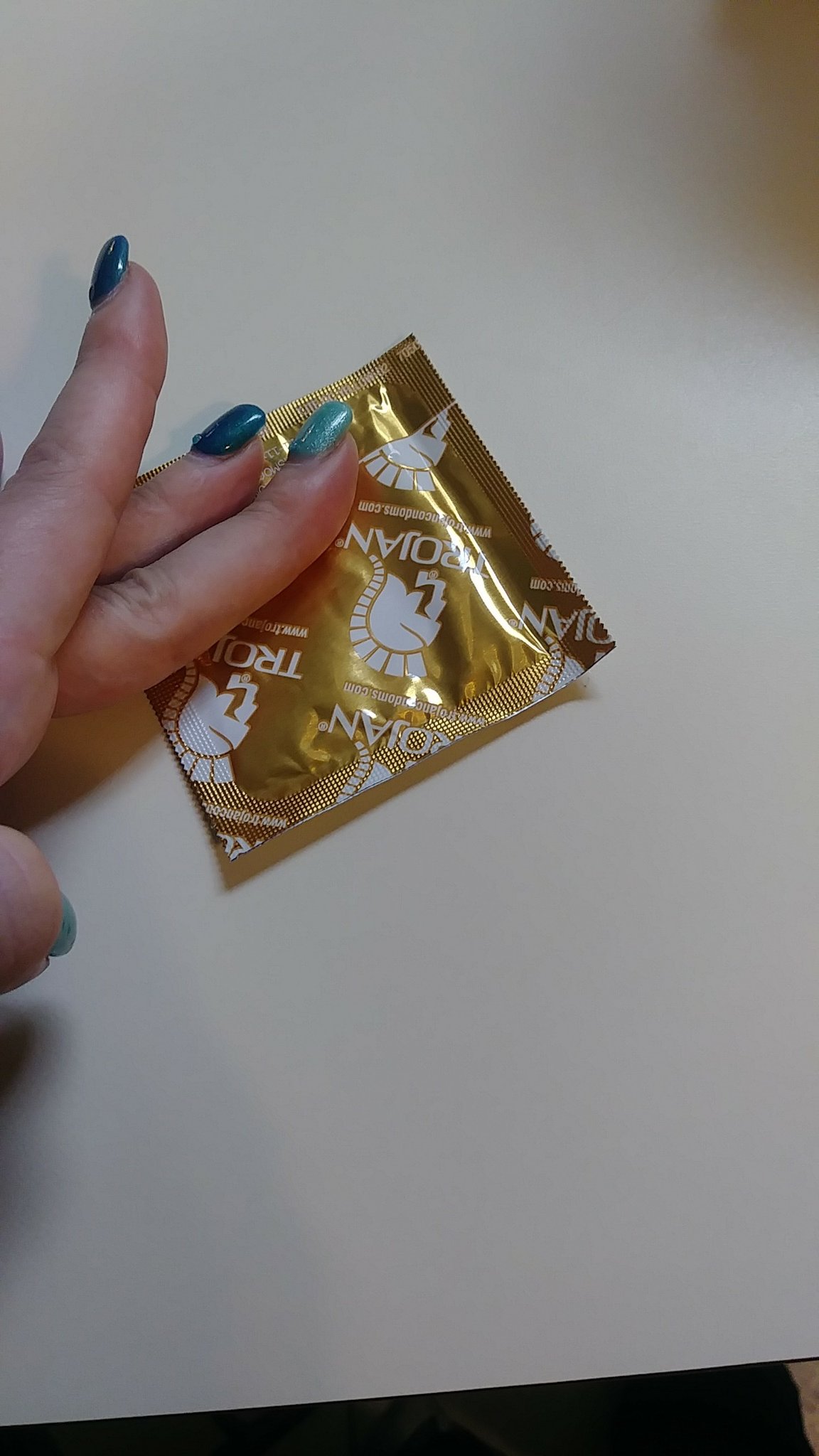 @TrojanCondoms hey now, I'm spending money trying to stay safe... What is this nonsense... An empty one? https://t.co/oHj91gwNwl