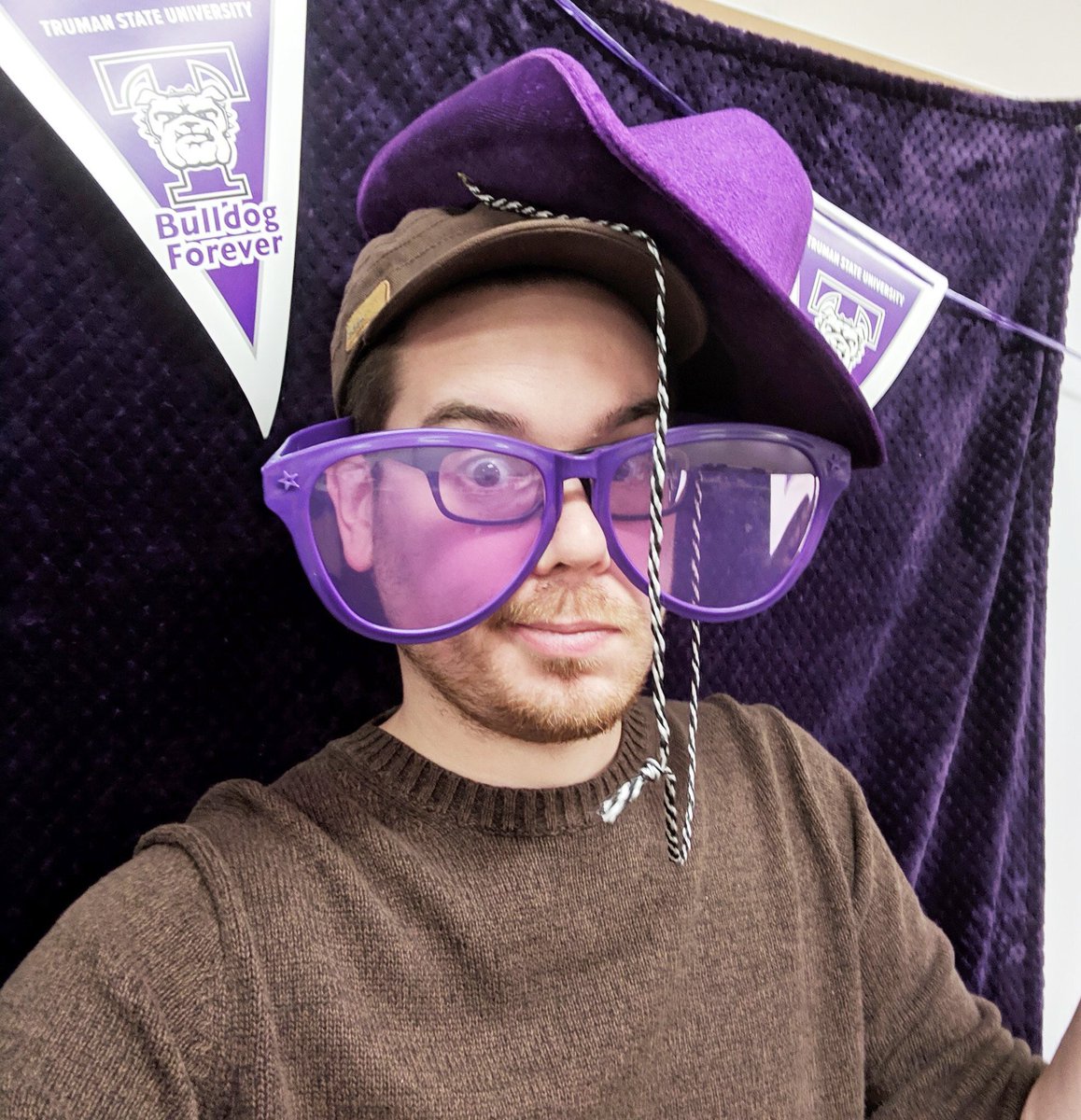 COMMatTSU's tweet image. The photo booth is still open today. Can you top these pics?  

Tag your pics with #TrumanCOMMunity #JaySelfie #COMMrocks