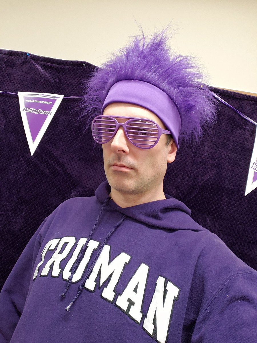 COMMatTSU's tweet image. The photo booth is still open today. Can you top these pics?  

Tag your pics with #TrumanCOMMunity #JaySelfie #COMMrocks