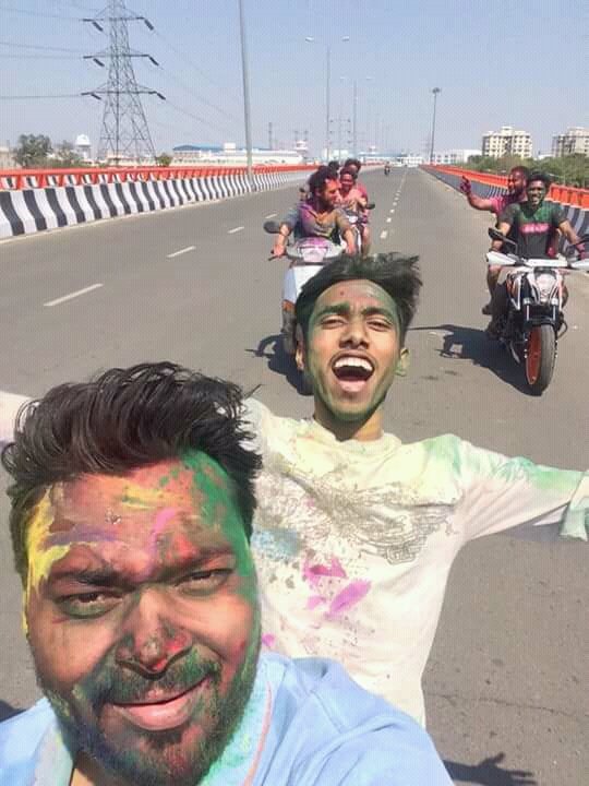 Avi_fitness's tweet photo. @HPCL #HPCLVouchers #MyHoliMemory #Contest
Here is my favorite memories with my friends met after 5 years and celebrated Crazy holi together and go for short city ride. Can't say in words how much I enjoyed you can see in images. Holi is color of joy & happiness. https://t.co/N03H7NLoVG
