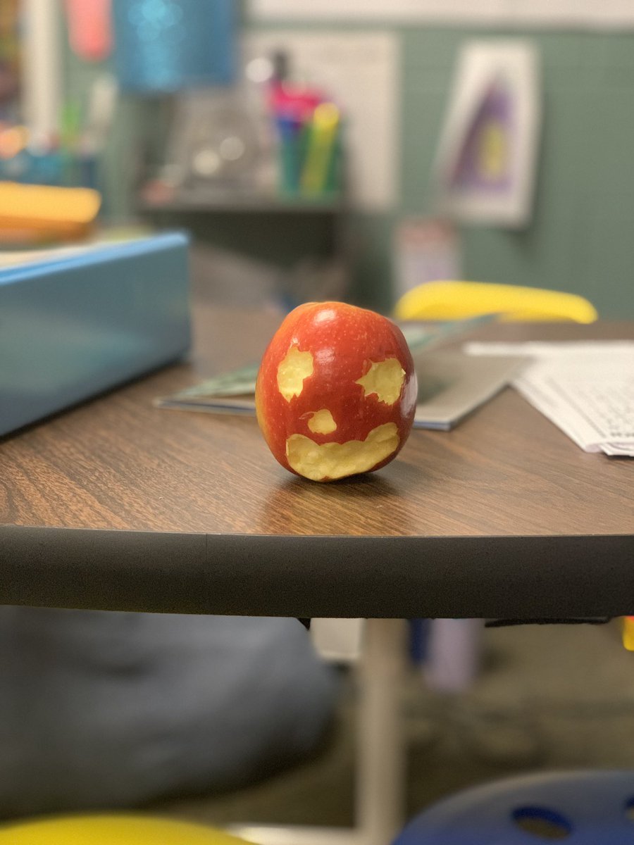 An apple a day keeps creativity juicing. #creative #neveradullmoment #LeopardSpotting <a href="/StaciCrosswell/">Staci C</a>