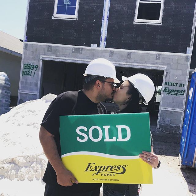 frankenhomes's tweet photo. My favorite way to spend the day! Congratulations!! 🍾 🏡❤️
#makingdreamscometrue #firsttimehomebuyers #tamparealestate #realtorlife #frankensteinsells #ruskinhomes #drhorton #kwlife #kellerwilliams https://t.co/Auoc5umAgF