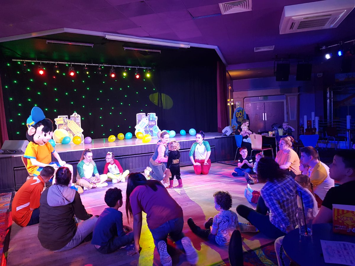 J_HaRdY_'s tweet photo. We all had a fab evening celebrating Neds birthday yesterday at #weymouthbay @FunStarsGoLive https://t.co/pKDzXMNGcS