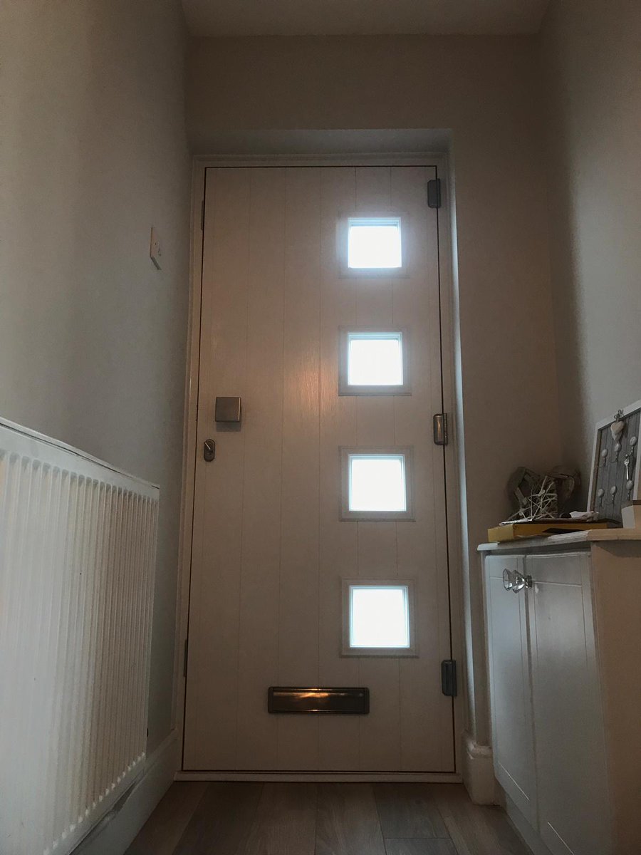 BandWWindowCo's tweet photo. Everyone loves a #contemporary looking #frenchgrey @SolidorLtd #milano with #polehandle and #EK570 #square handle internally. Complete with #highsecurity #ultion #cylinder and #solidtimbercore AS STANDARD. The most secure on the market today #doorenvy #sotm #beforeandafter https://t.co/VM1yIZ5VEP