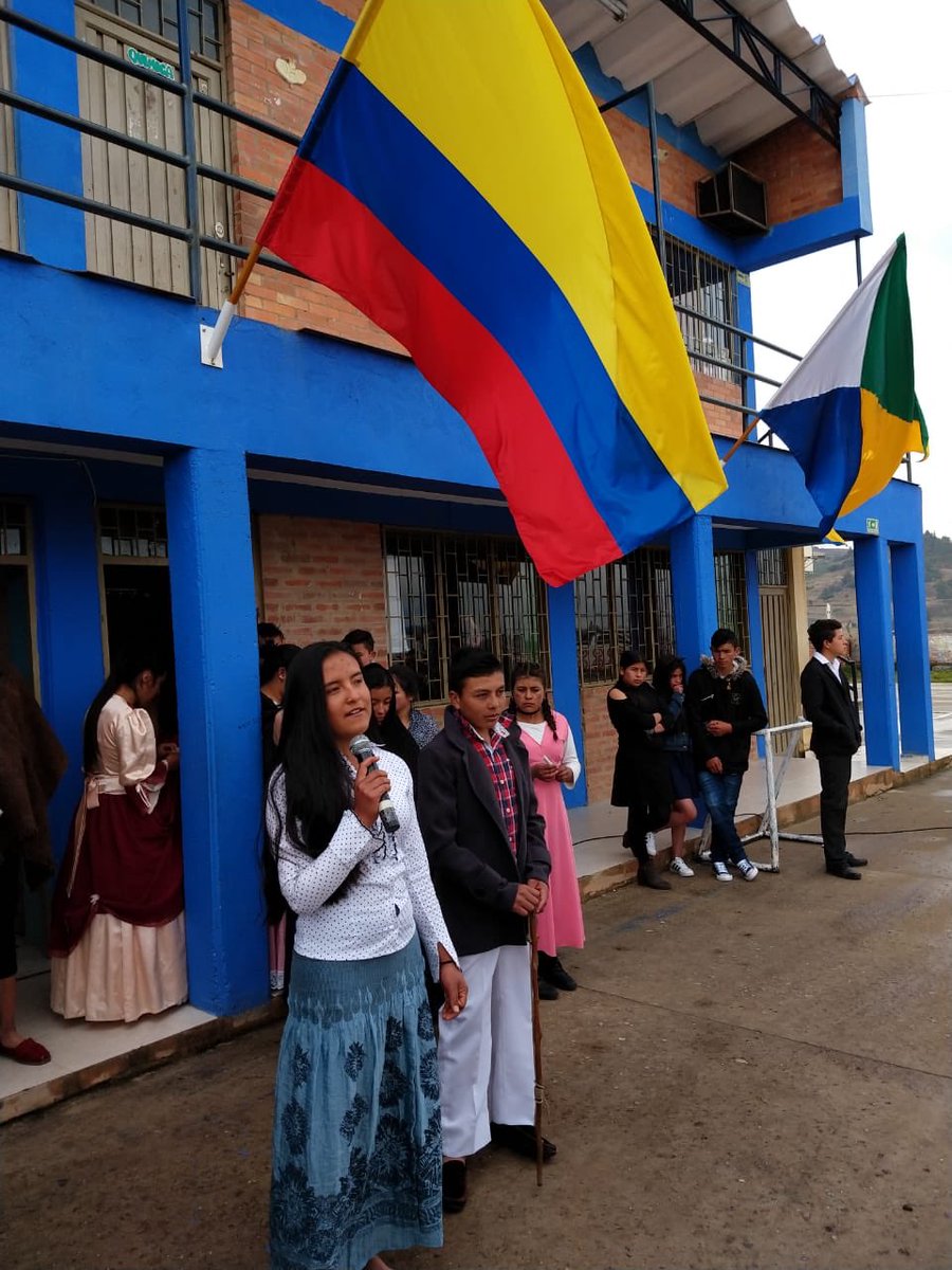 SecEducacionBoy's tweet photo. #AEstaHora en el #DíaDeLaEquidaddeGénero, en la I.E. Suse de #Aquitania se resaltan los personajes del Bicentenario: Antonia Santos, Pedro Pascasio Martínez, Policarpa Salavarrieta y Simona Amaya, en una ceremonia especial para evidenciar que están en #ModoBicentenario. https://t.co/2dCxNe6FXK
