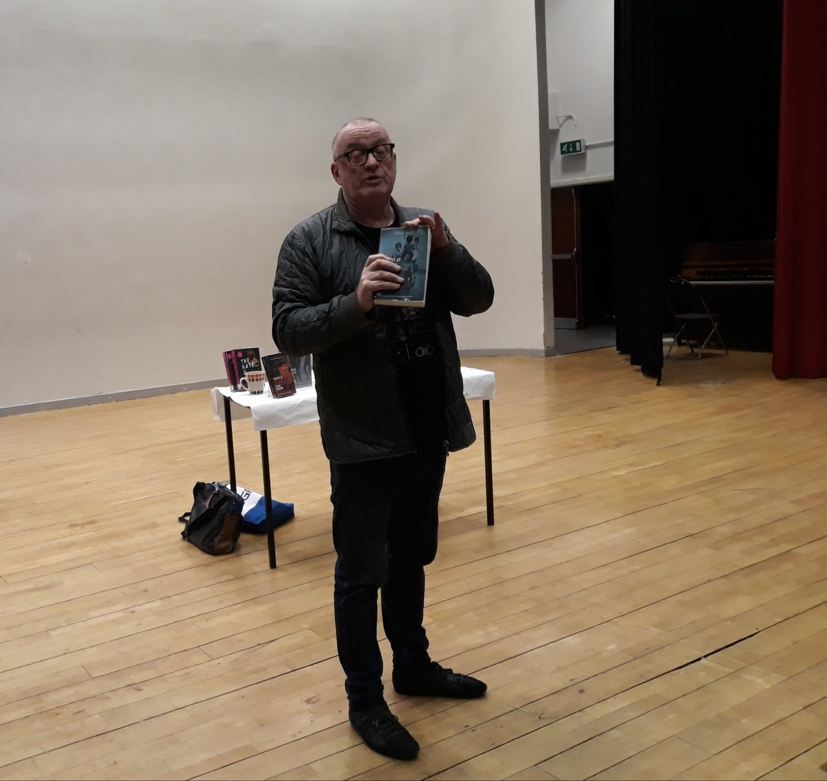 RHS_EngLib's tweet photo. Hitting the right note 🎼📚 Thanks @Detroit67Book Stuart Cosgrove for the excellent [and inspiring] soul trilogy talk @renfrew_high S5/6 students  🎼📚 #Detroit67 📗#Memphis68 📙#Harlem69 📘@RenLibraries 📕 https://t.co/q5J8TO3wA5