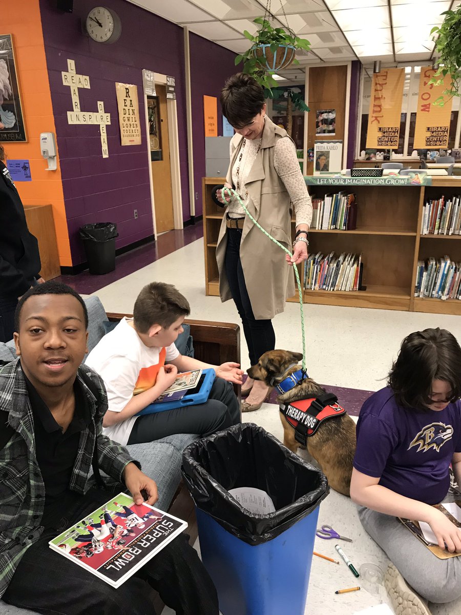 SHMSLib's tweet image. Nothing like a little corgi visitor to bring us 😃 😃 😃 on this wet and windy Friday. #furryfriday @CCSS_WCPS @shmseagles