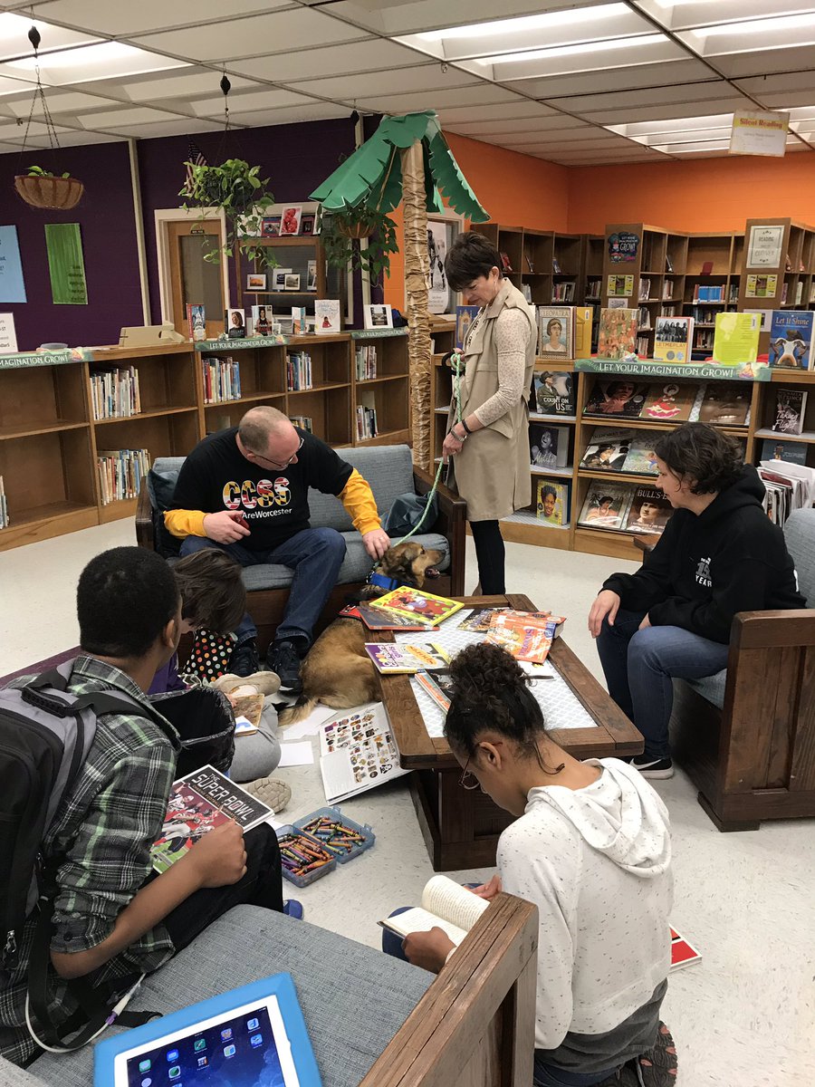 SHMSLib's tweet image. Nothing like a little corgi visitor to bring us 😃 😃 😃 on this wet and windy Friday. #furryfriday @CCSS_WCPS @shmseagles