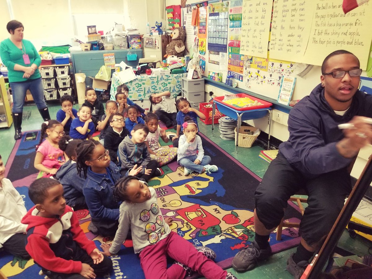 CraigCMartin12's tweet photo. When a Male Educator is at the Helm, Magic Happens! @BMEsTalk @blackvoices @BMeCommunity @TravisJBristol  #maleeducatorsmatter  #moechat #engagementmatters #bmestalk #blackboyjoy https://t.co/sd2upRdSlU