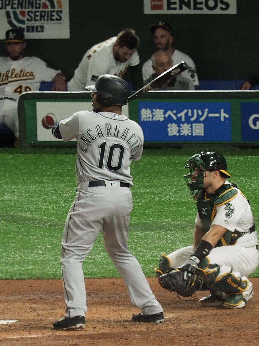 エンカーナシオンさん、名前長すぎてユニフォームほぼ半周 #MLB開幕戦 