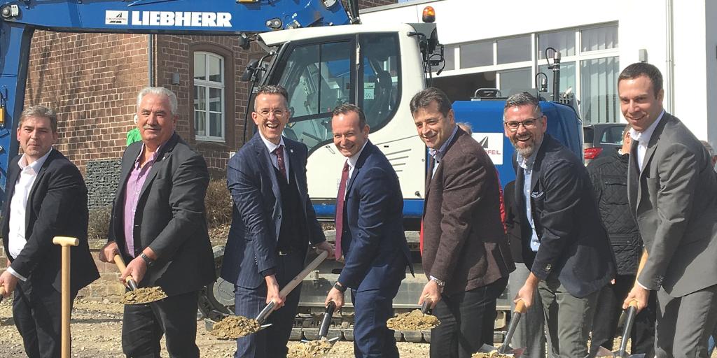 Wissing's tweet photo. Beste Straßen braucht das Land! Das @MWVLW_RLP arbeitet daran. #Beilingen erhält 463.000 Euro für eine neue Ortsdurchfahrt. Geld, das den Bürgerinnen und Bürgern vor Ort direkt zugute kommt!🏘💶🤝👍🏻🙂 https://t.co/nVKVlfdR3W https://t.co/mvJ5HE32Ft