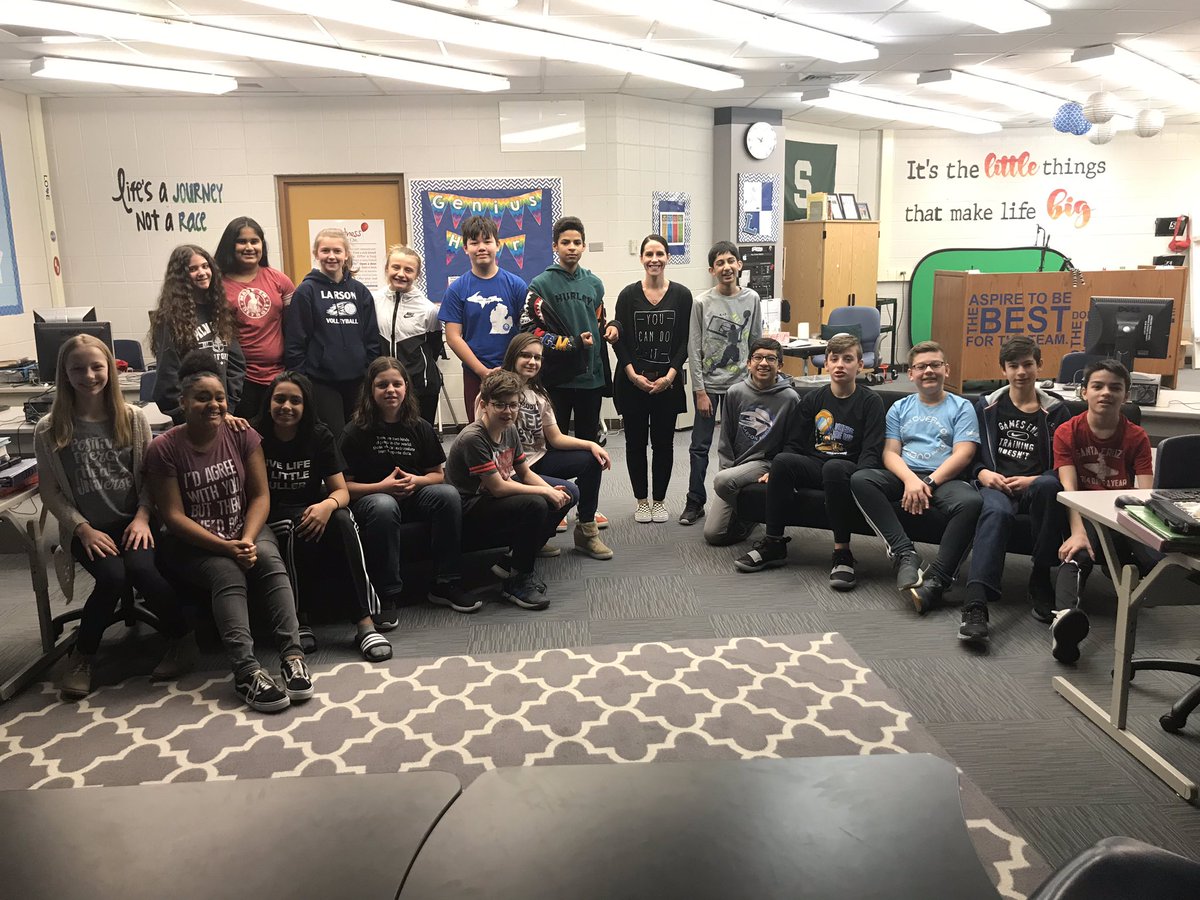 SDziwanowski's tweet photo. March is Reading Month @LarsonMS 📚Wear a readable shirt and STOP, DROP, & READ! You got it Larson! #LarsonReads https://t.co/UUWUEzlhH7