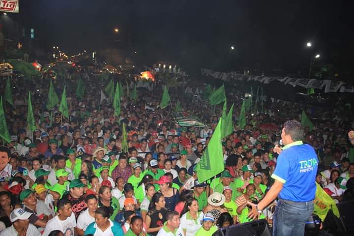 TroyaPrefecto's tweet photo. El último día de campaña lo celebramos junto a nuestros hermanos de mi querido cantón #Valencia, gracias por vuestro respaldo desde la prefectura vamos a trabajar por los 13 cantones y las 17 parroquias #Fluminenses.
@juantroyafuerts
#TroyaPrefecto 
#LaTransformaciónContinúa https://t.co/880R5RJeak