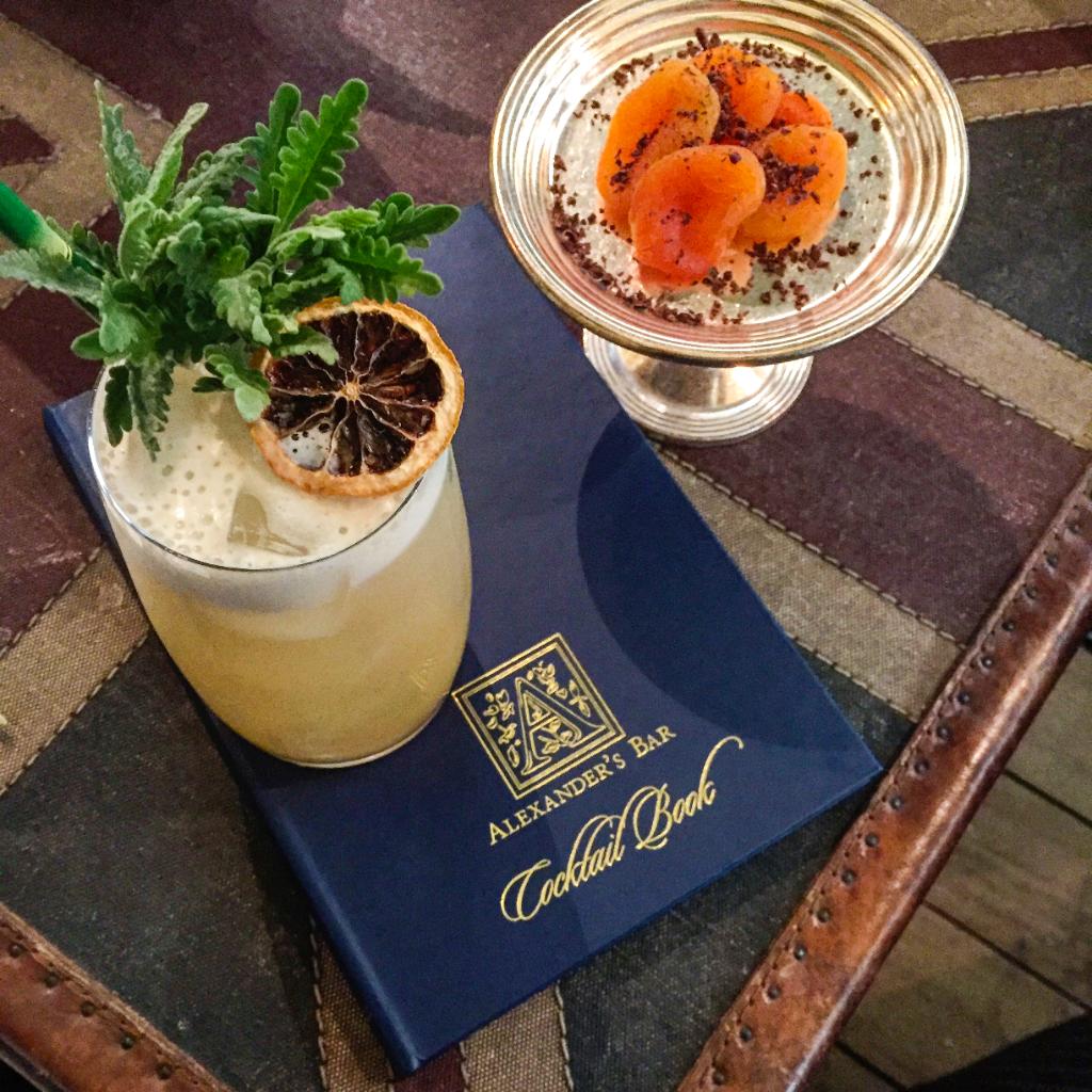 grandebretagne's tweet photo. It's Friday, rendezvous at the Alexander's Bar. πΉ
#hotelgrandebretagne #alexandersbar #cocktails https://t.co/WLsyAWmgor