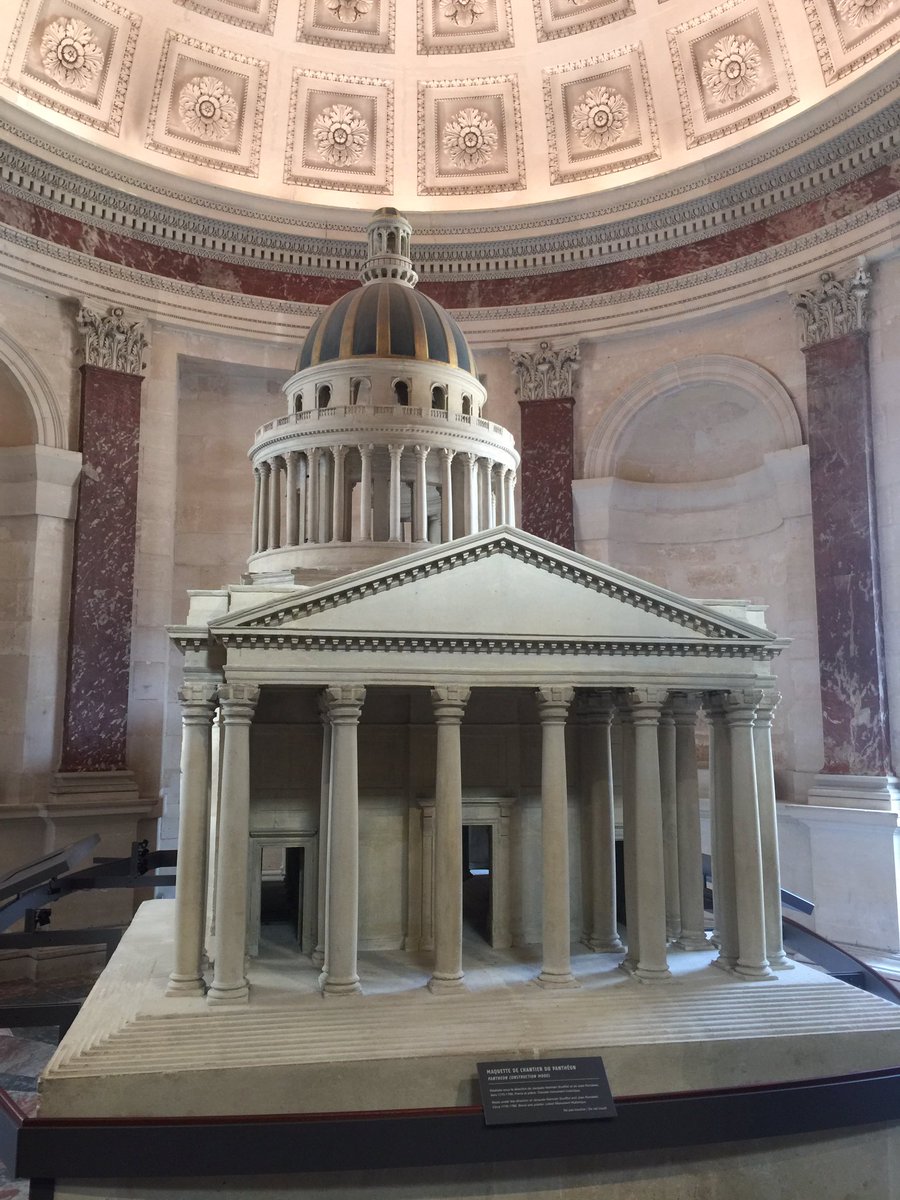 MediaPrevert's tweet photo. Une dernière balade par l’île de la cité, et un hommage aux figures de la république. Médias histoire et mémoire, au revoir. #SAAPrevert #SPME2019 @clgjprevert33 https://t.co/ddZJFYvud8
