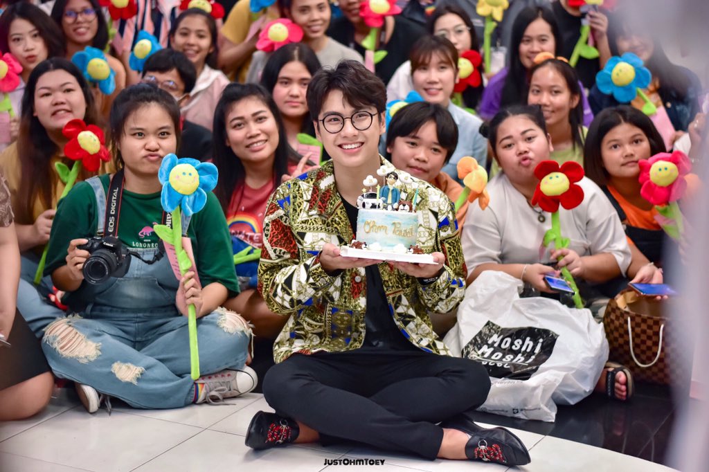 ´*•.¸(*•.¸♥¸.•*´)¸.•*´
♥«´¨`•°..Happy Birthday Ohm..°•´¨`»♥ 
.¸.•*(¸.•*´♥`*•.¸)`*•.

…ขอให้น้องเติบโตขึ้นเรื่อยๆ อย่างมั่นคง มีจิตใจที่เข้มแข็งแต่อ่อนโยนกับคนรอบข้าง และขอให้น้องของพี่มีความสุขในทุกๆวันนะ… 🎂

#OhmPawat 
#HappyDaywithOHM19