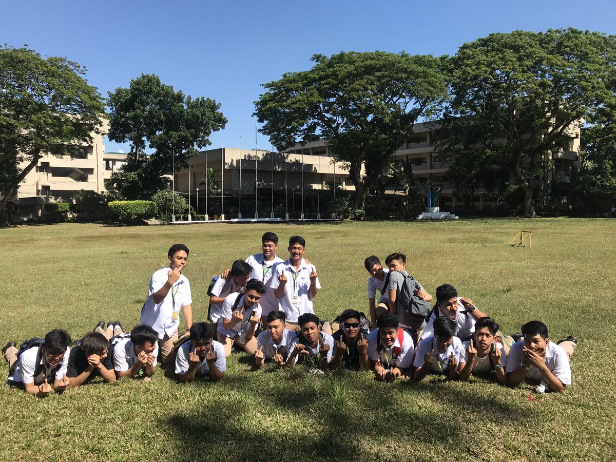 Lansee_santos's tweet photo. Salamat sa lahat ng papel, sa hiraman ng ballpen, sa tubig, sa mga tawanan at pikunan pati sa pagkokopyahan para lahat ay makapasa!! 💎
#Stem3 https://t.co/SnhfVwMwTu