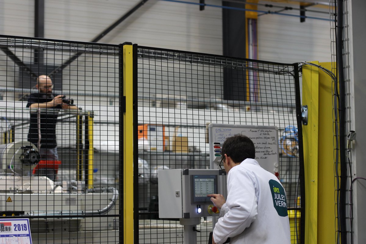 IRTJulesVerne's tweet photo. 🎬Silence, on tourne #MakingOff d’1 #vidéo du projet #LIMECO2 qui vise à développer, tester &amp; valider des assemblages #composites métal combinant des polymères thermoplastiques à de l’acier ou de l’aluminium afin de produire des pièces composites!https://t.co/q9IjlyiC2u #Dedienne https://t.co/7a46nTYLys