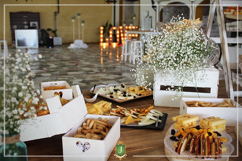 cateringjuanort's tweet photo. A las puertas del fin de semana con mucho #LOVE 😃
Que paséis un feliz fin de semana!! #catering #boda #sevilla https://t.co/xjocLR6hDc