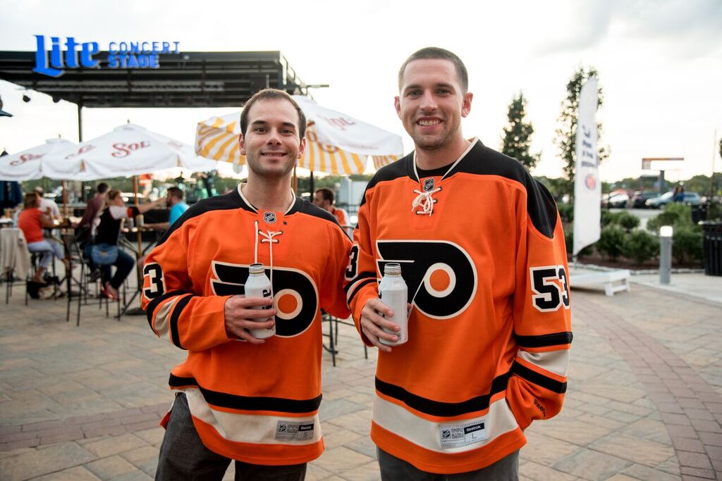 stateside_live's tweet image. LAST CHANCE to sign up for our @NHLFlyers sweepstakes! WIN 2 tickets to Saturday's game, a $200 #XfinityLive gift card and FREE parking! Contest ends TODAY at NOON! Enter here: ow.ly/xVgx50nPKsJ