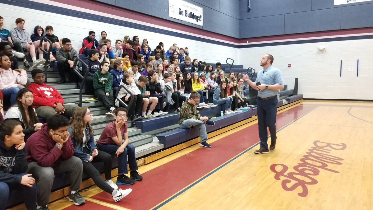 MrNumero's tweet photo. What a great audience @mrbillywatts and I had yesterday at @MarstellerPWCS! Loved getting the opportunity to share our #DigCit presentation with their 8th graders! #WinTheRightToLead #ThinkThenPost #WattsAndNem https://t.co/jNvM5zlcih