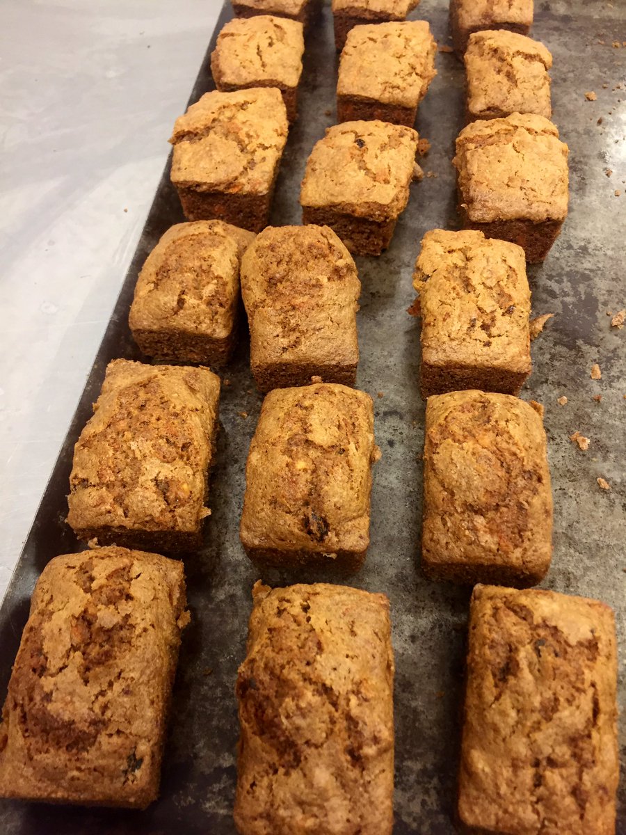Macreddin's tweet photo. Out of the oven... mini gluten free carrot cakes #smellsgood #glutenfree #carrotcake #macreddin https://t.co/fwUsHu9EW0