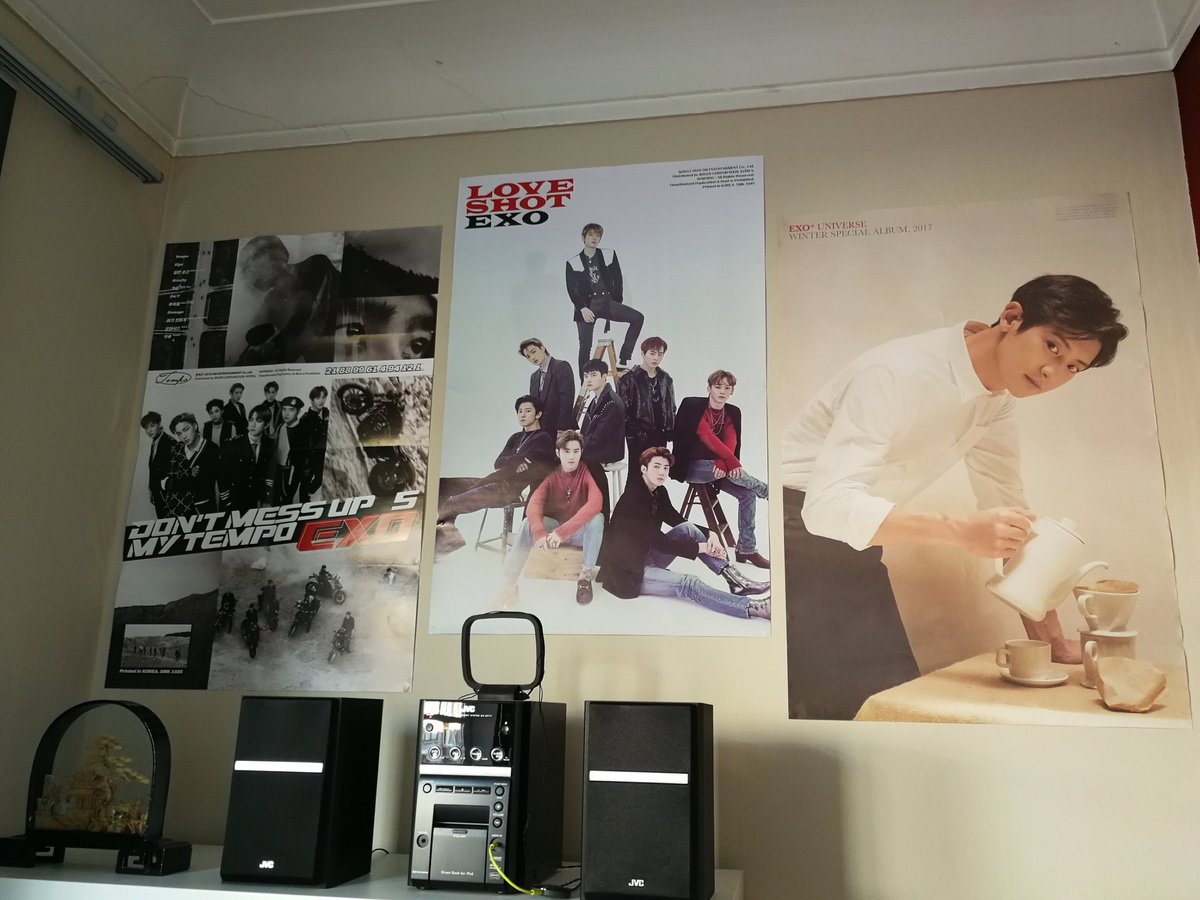 ChinaChey's tweet photo. My dear friend @ChoirOfFuries said I should expose my personal Chanyeol/EXO museum. So without further ado: my dorm ❤️✌️ #Chanyeol #EXO #EXOL #KPOP #studentdorm #lifeofafan #exposed #lol https://t.co/SrKQOVkmUf