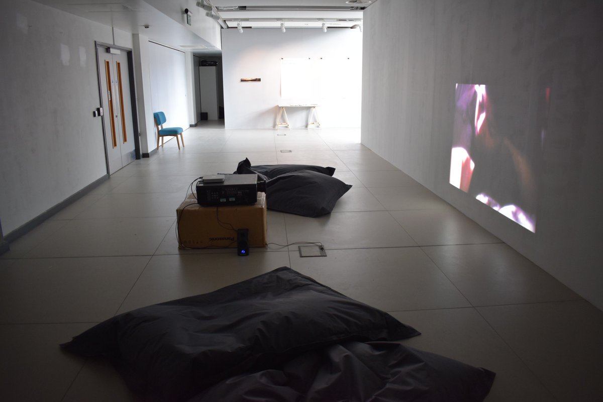 AmagsUol's tweet photo. Anna Lucas' work within gallery education has provided opportunities for experimentation beyond the studio, resulting in the films Lost (2000), View (2003), Seventh Heaven (2006) and Things that had stories rubbed out (2010), on view @TheGalleryDMU as part of #OneSecondFeature https://t.co/N2n6F1ndBJ
