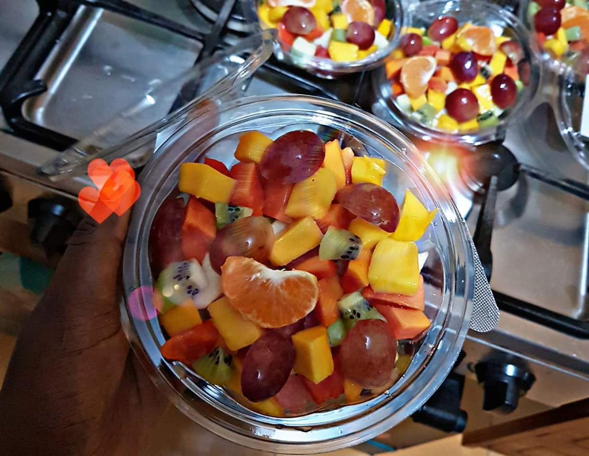 MGniningan's tweet photo. Rien que des fruits frais et doux sur vos papilles.... Frutifresh.pour la santé... Bon début de week-end... https://t.co/auzAJxvxBT