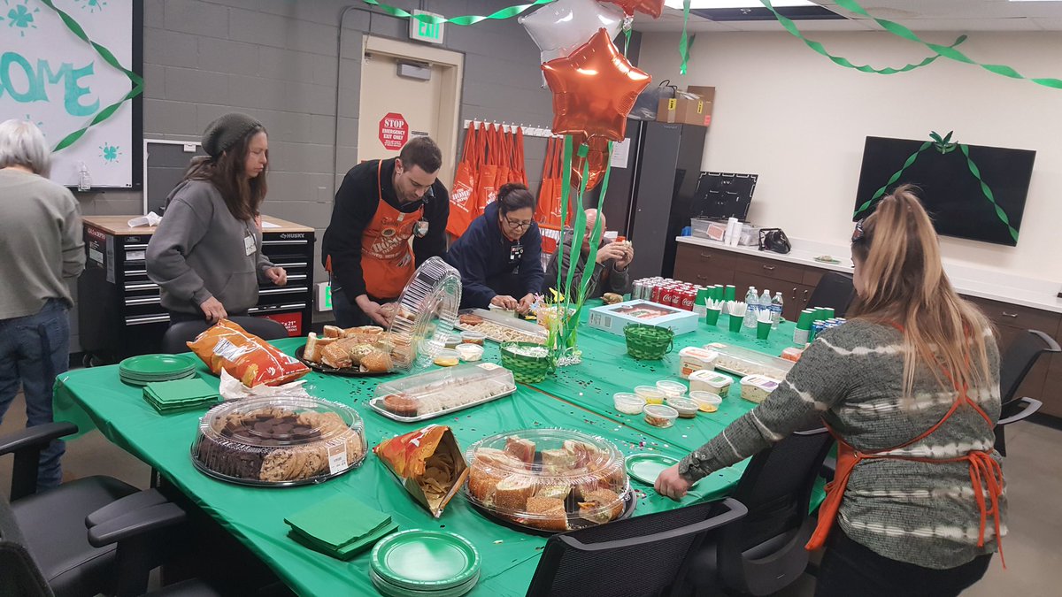 diane_garvin's tweet photo. Store#4132 celebrating 1st day of success sharing with a St Patrick's day theme!!+ https://t.co/dPS5TK7zQs