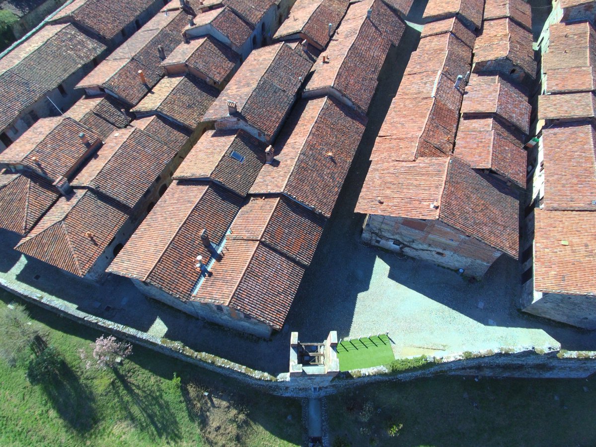 RoccoDragone's tweet photo. Alla scoperta dei Ricetto di Candelo, uno dei Borghi più belli d'Italia
https://t.co/hhGJTNUtsg
#ricettodicandelo #storia #viaggi #travel #vacanze #borghipiùbelliditalia #piemonte #turismopiemonte https://t.co/aF3hi7i5Zf
