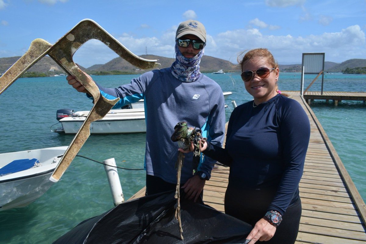 SeaGrant's tweet photo. The #TrashTag challenge is inspiring people to clean trash from their communities. Let’s celebrate #WorldWaterDay by taking the Trash Tag Challenge to local waters & coasts! @MNSeaGrant & @SeaGrantPR led restoration efforts in Puerto Rico during #ASLO19 Photo: Efra Figueroa https://t.co/NBkcbetn1Q