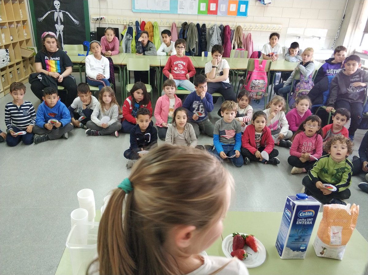 EscolaMadorell's tweet photo. 4tA i 1r fan la festa de la maduixa #intergeneracions #alimentació #somMadorell #temad'escola https://t.co/9oqVqLZodl
