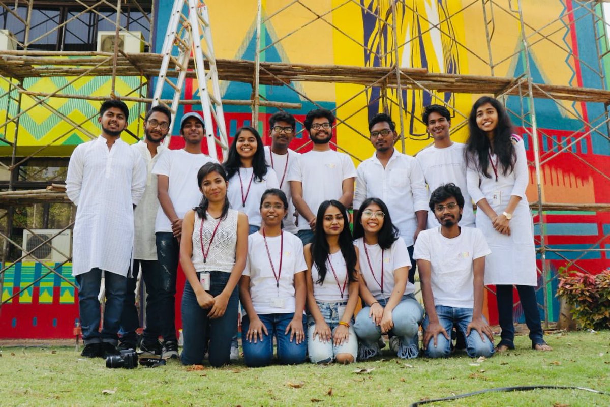 BengaluruNift's tweet image. 45 feet high wall, 36 degrees of heat, 6levels of scaffolding, and we are ready to unveil. But first some fun before the frames are removed. #wallart #wallnuts #whiteislit #fotoshoot #pupul @susanthomasirs @WorldOfHalahala (we missed you)