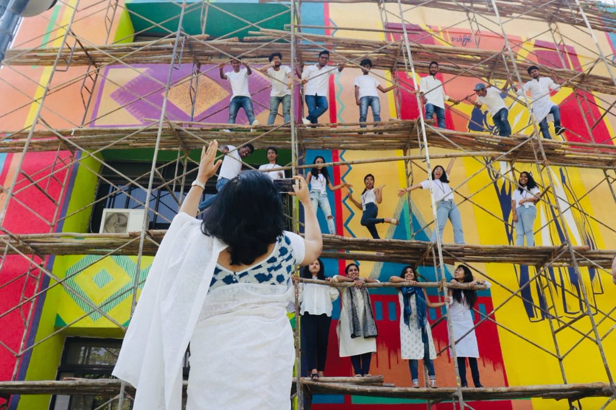 BengaluruNift's tweet image. 45 feet high wall, 36 degrees of heat, 6levels of scaffolding, and we are ready to unveil. But first some fun before the frames are removed. #wallart #wallnuts #whiteislit #fotoshoot #pupul @susanthomasirs @WorldOfHalahala (we missed you)