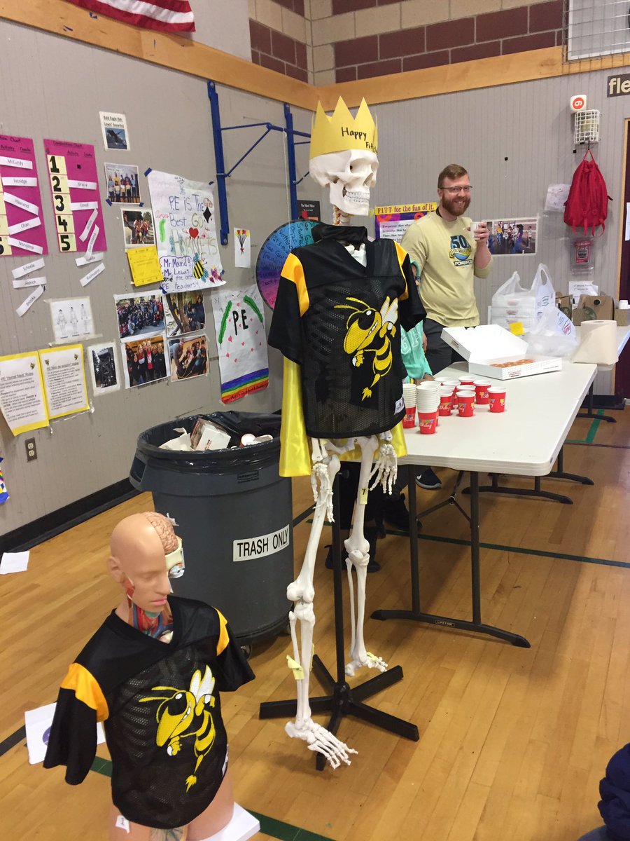hazel_valley's tweet photo. In 2014, 0 students showed up for the first fit club. On its 5th birthday, there are 143 actively getting to school an hour early to be fit! We couldn’t have done it with our or amazing @HazelValleyPE teachers!! https://t.co/vhlSKIjtFq