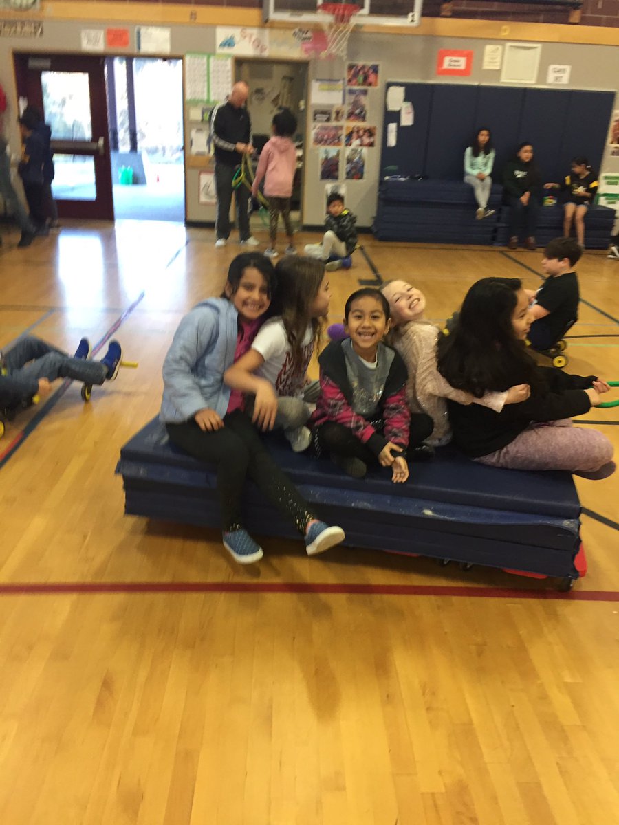 hazel_valley's tweet photo. In 2014, 0 students showed up for the first fit club. On its 5th birthday, there are 143 actively getting to school an hour early to be fit! We couldn’t have done it with our or amazing @HazelValleyPE teachers!! https://t.co/vhlSKIjtFq