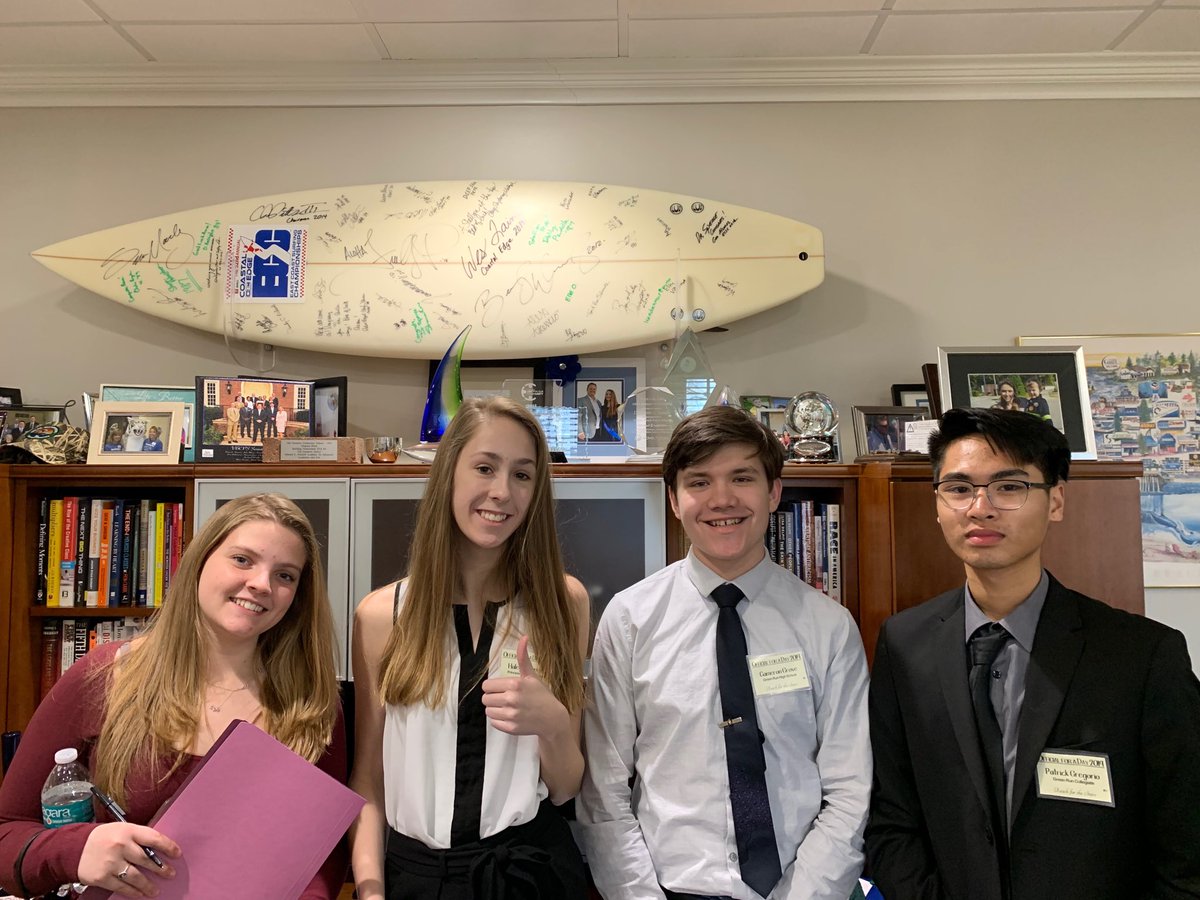 haley_grace42's tweet photo. Dr.Spence and his surfboard #OFAD19 https://t.co/ZUgFk4eLUS